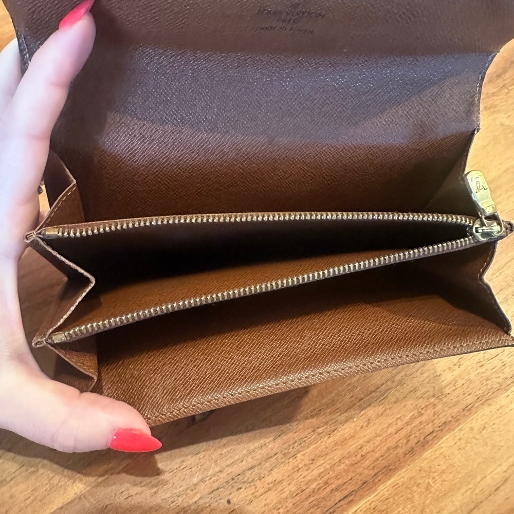 Authentic Louis Vuitton Monogram Sarah Wallet from 2002 - Picture 6 of 9
